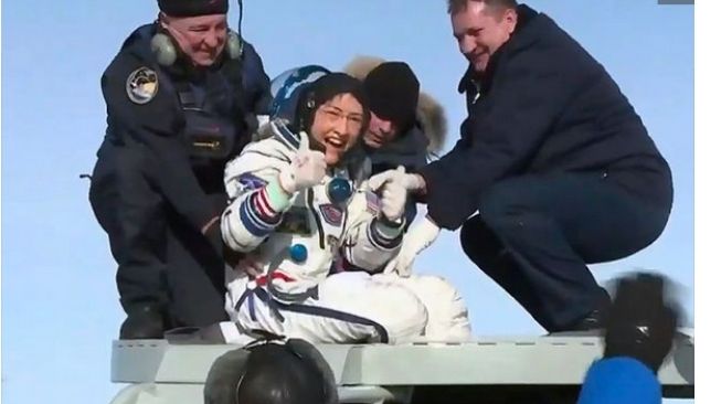 Christina Koch, perempuan astronot dengan misi terpanjang kembali ke Bumi [Dok. NASA TV].