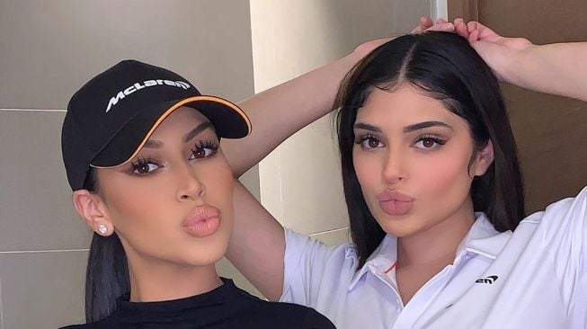 Selebgram yang mirip Kim Kardashian dan Kylie Jenner, Sonia dan Fyza. (Instagram/@soniaxfyza)