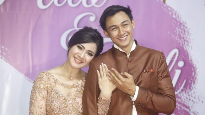 Basah-basahan, 5 Potret Prewedding Felicya Angelista dan Caesar Hito