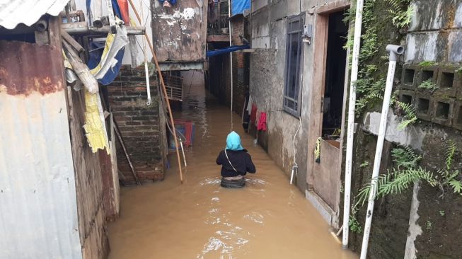 Hujan Sabtu Dini Hari, Tiga RT Kampung Melayu Terendam Lagi