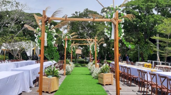 Tempat acara lamaran Hito Caesar dan Felicya Angelista [Suara.com/Herwanto]