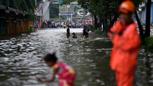 Sejarah Banjir Jakarta Terparah Sepanjang Masa: Ketinggian Air Mencapai 7 Meter!