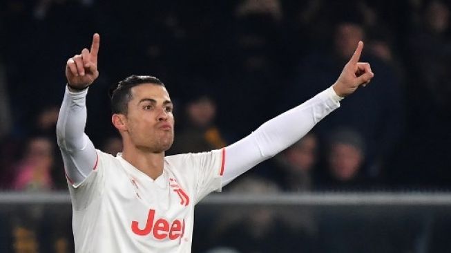 Cristiano Ronaldo merayakan golnya bagi Juventus saat menghadapi Hellas Verona dalam lanjutan Liga Italia di Marcantonio Bentegodi Stadium. MARCO BERTORELLO / AFP