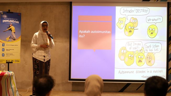 Dr. Iris Rengganis memberikan paparan saat Launching Pemeriksaan Baru IMMUNErisk di GoWork FX Sudirman, Jakarta, Minggu (9/2). [Suara.com/Angga Budhiyanto]