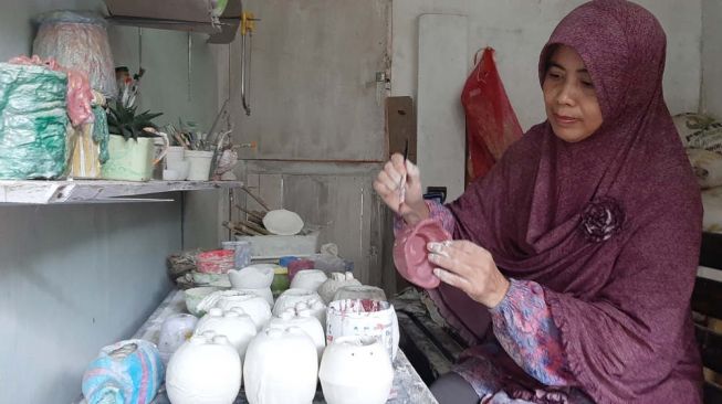 Hasil daur ulang stiriofoam hingga popok bayi. [Suara.com/Ahmad Mas'udi]