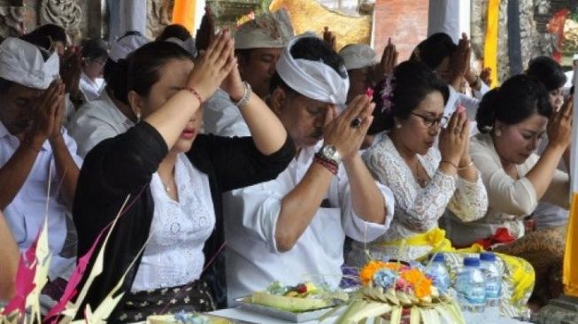 Harmoniskan Alam Bali, Ribuan Warga Hadiri Tawur Agung di Pura Batukaru