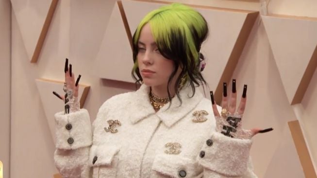 Billie Eilish di karpet merah Oscar 2020. (YouTube/ET Style)