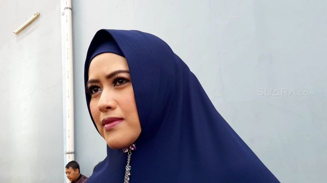 Anak Jadi Saksi Sidang Cerai, Meggy Wulandari Istighfar