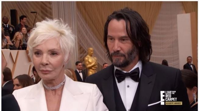 Gandeng Mama, Keanu Reeves Dikira Bawa Pacar saat Oscar 2020