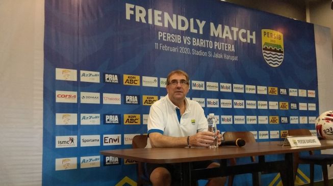 Pelatih kepala Persib Robert Alberts. [Suara.com/Aminuddin]