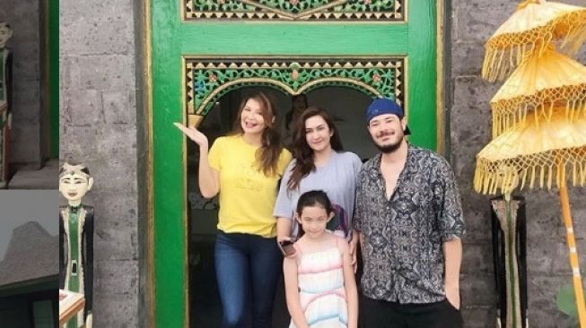 Nafa Urbach dan Zack Lee liburan bersama di Bali [Instagram]