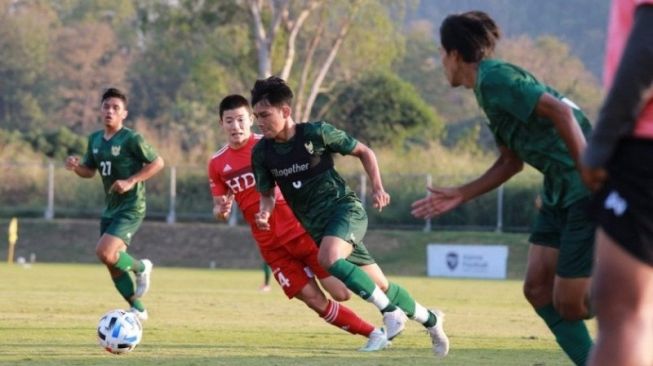 Tim nasional U-19 Indonesia menjalani laga persahabatan kontra Kyung Hee University di Chiang Mai, Thailand, Rabu (29/1/2020). Pertandingan itu berakhir dengan skor 2-1 untuk kemenangan Indonesia. (Persatuan Sepak Bola Seluruh Indonesia/PSSI)