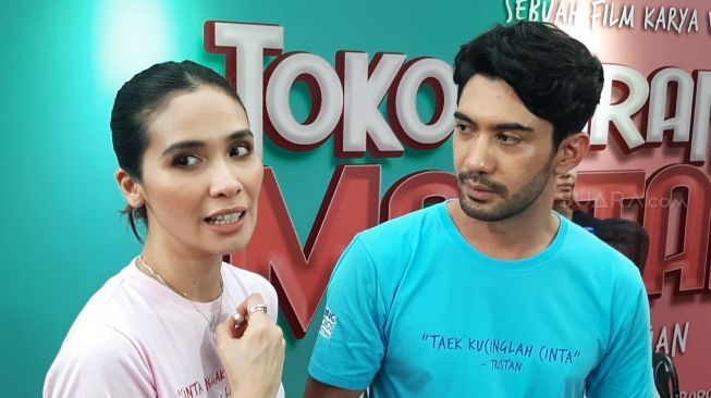 Perdana Main Film Bareng, Reza Rahadian - Marsha Timothy Saling Puji