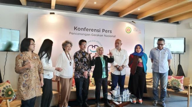 Punya Riwayat Keluarga, Indro Warkop dan Melly Goeslaw Jadi Duta Kanker