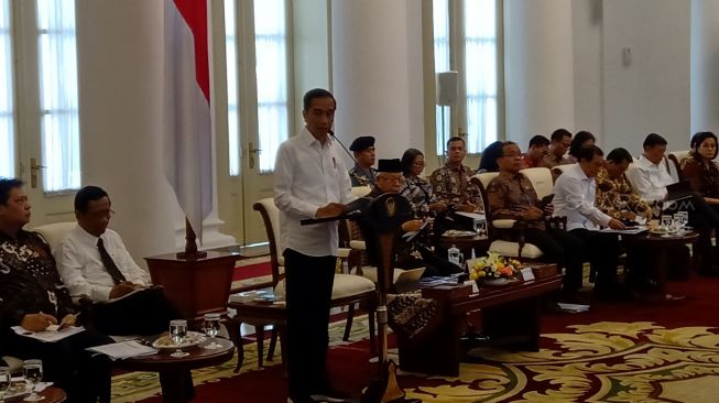 Beri Waktu Sampai Februari, Jokowi Minta Menteri Segera Belanjakan Anggaran