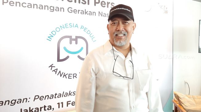 Ultah Pernikahan ke-39, Indro Warkop Ziarah ke Makam Istri