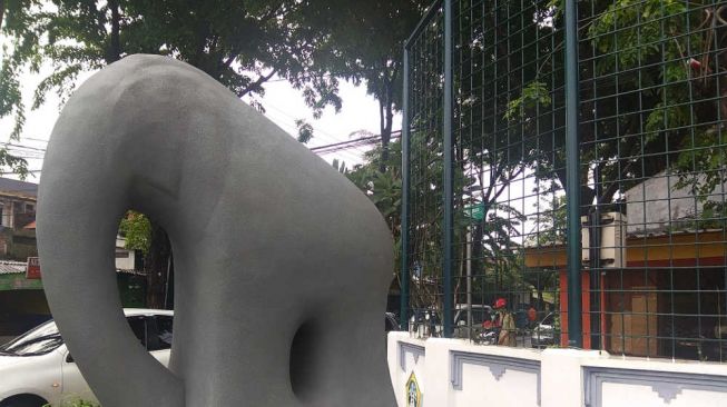 Viral Landmark Patung Gajah Mungkur di Gresik, Warga: Semacam Batu Karang