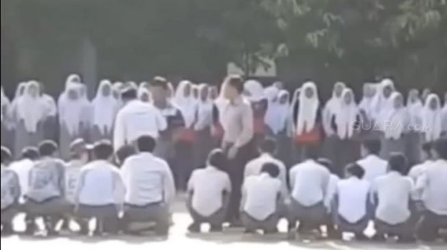 Guru SMA 12 Bekasi Bertubi-tubi Pukul Siswa karena Tak Pakai Ikat Pinggang