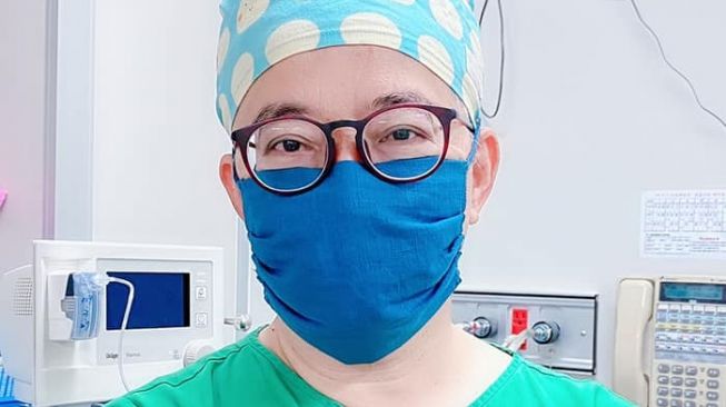 Cara membuat masker handmade oleh dokter dari Taiwan. (Facebook/DrChen)