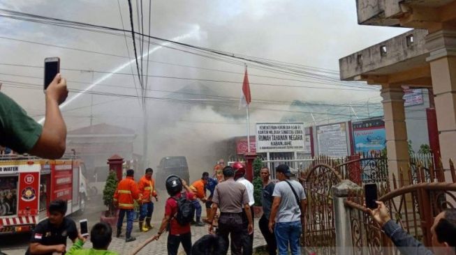 Kerusuhan Napi, Lapas di Manado Dikabarkan Hingga Terbakar