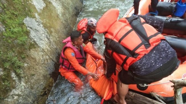 Satu Remaja Hanyut di Sungai Silau Ditemukan Meninggal Dunia