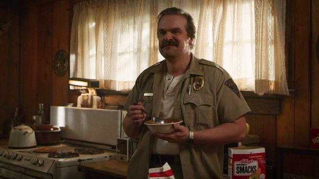 David Harbour sebagai Jim Hopper di Stranger Things (Netflix)