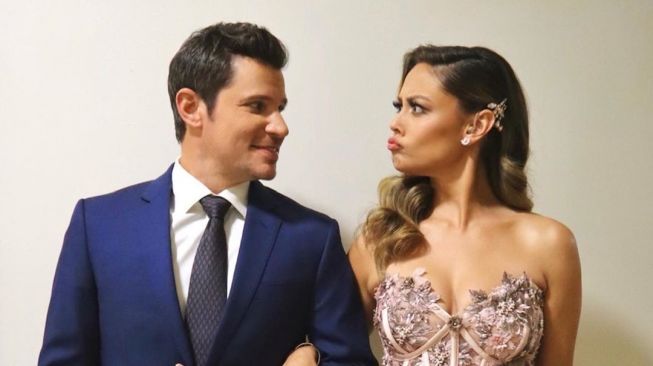 Nick Lachey dan istrinya, Vanessa. (Instagram/@nicklachey)