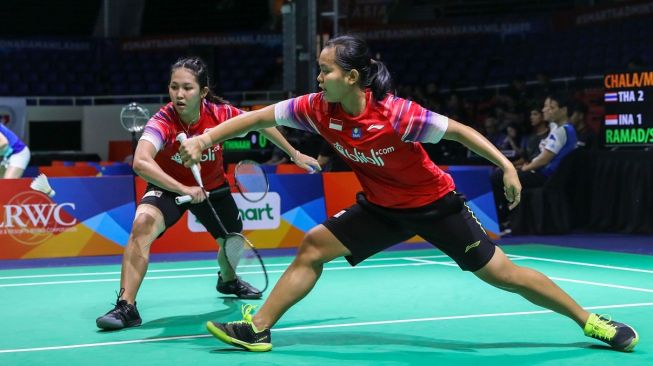 Pasangan ganda putri Siti Fadia Silva Ramadhanti/Ribka Sugiarto menyamakan kedudukan bagi tim putri Indonesia menjadi 2-2 usai mengalahkan Chayanit Chaladchalam/Phataimas Muenwong (Thailand) dalam partai keempat penyisihan Grup Y BATC 2020, Kamis (13/2). [Humas PBSI]