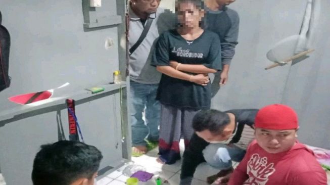 Suami - Istri Pengedar Sabu Ditangkap, Rumahnya Dijadikan Tempat Pesta