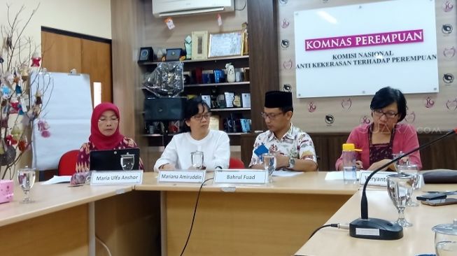 Komnas Perempuan merespons soal skandal penggerebekan PSK NN yang dilakukan Andre Rosiade. (Suara.com/Arga).