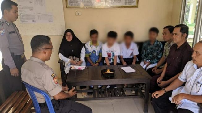 Lagi Asik Kongkow di Jam Sekolah, 4 Pelajar Diciduk Polsek Talang Padang