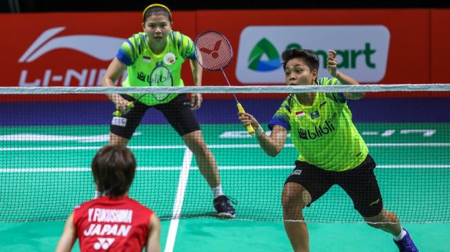 Pasangan ganda putri Indonesia, Greysia Polii/Apriyani Rahayu, takluk dari wakil Jepang, Yuki Fukushima/Sayaka Hirota, dalam babak perempat final BATC 2020, Jumat (14/2). Indonesia kian tertinggal dari Jepang dengan skor 0-2. [Humas PBSI]