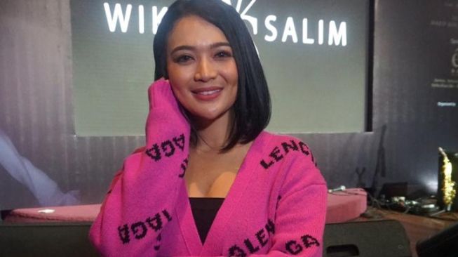 Hits Lifestyle: Wujud Wika Salim Dulu, Sepatu Kocak Aurel Saat Pernikahan