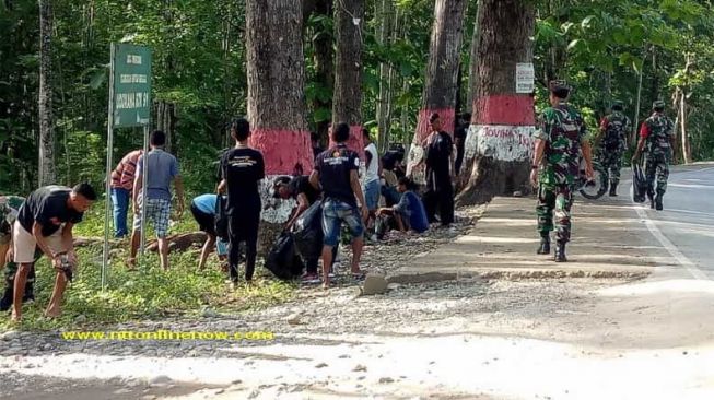 Kodim 1605/Belu Dukung Organisasi PSHT Bersihkan Lingkungan 