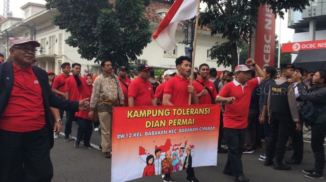 Didemo Massa Berjilbab Hitam, Parade Budaya Lintas Agama Ganti Nama