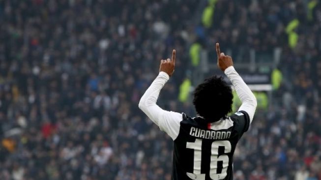 Gelandang Juventus Juan Cuadrado merayakan golnya ke gawang Brescia dalam laga lanjutan Liga Italia di Turin. Isabella BONOTTO / AFP