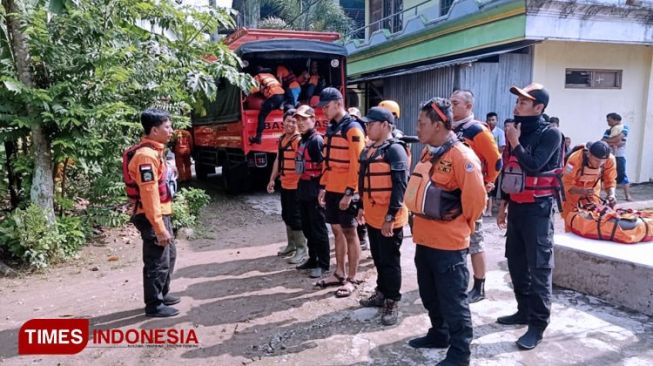Tim SAR Masih Mencari Keberadaan Santri yang Hanyut di Magetan