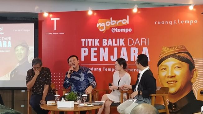 Basuki Tjahaja Purnama (Ahok) dalam peluncuran buku berjudul Panggil Saya BTP (Suara.com/Yasir).