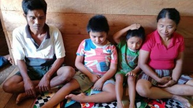 Bocah Ini Menderita Lumpuh Layu di Desa Meragun, Sekadau