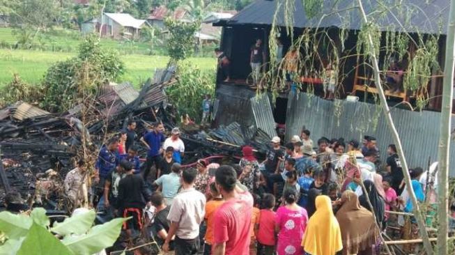 Kebakaran di Rumbia Jeneponto, Satu Rumah Hangus Dilahap ‘Si Jago Merah’