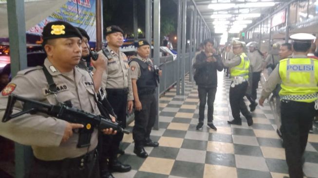 Cegah Bentrok Susulan Antar Suporter, Ratusan Polisi Jaga Stasiun di Malang