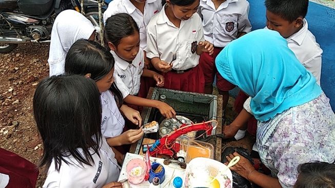 Dibuatkan sang Anak Egg Filling Robot, Prapti Sempat Ragu dengan Hasilnya