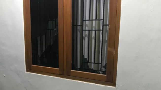 Rumah Ketua PA 212 Dilempar Batu. (dok pribadi)