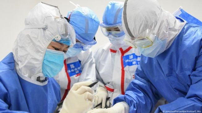 Virus Corona Tembus 70.000 Kasus, WHO Mulai Misi Bersama dengan Cina