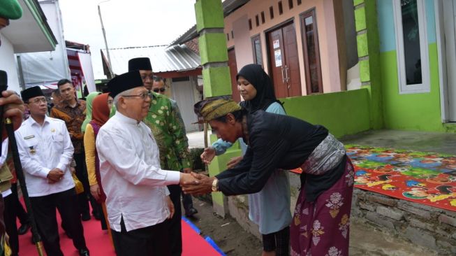 Wakil Presiden Ma'ruf Amin meninjau lokasi rekonstruksi bangunan pascagempa di Desa Gontoran Barat, Kota Mataram, NTB. Foto dok. Setwapres)