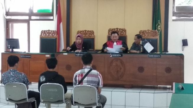 Tepergok Polisi, Mahasiswa dan Penjual Miras di Jogja Divonis Hukuman Ini