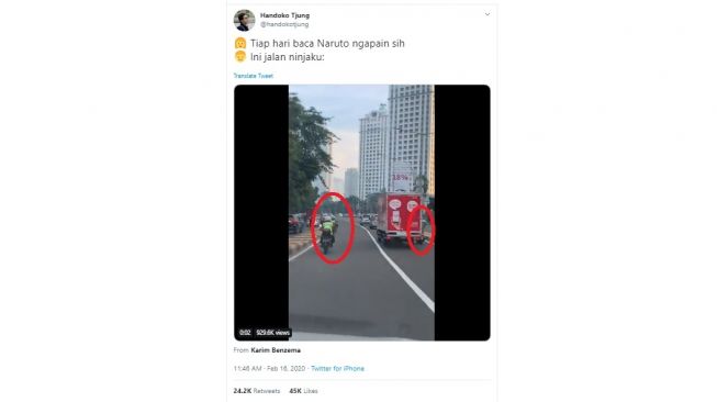 Aksi jail pengendara motor menghindari polisi. [Twitter]