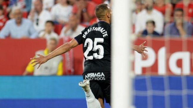 Striker Leganes asal Denmark Martin Braithwaite merayakan golnya ke gawang Sevilla di lanjutan La Liga. CRISTINA QUICLER / AFP