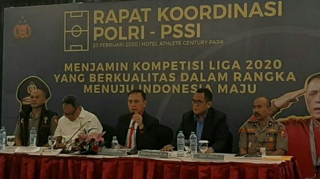 PSSI Rapat Koordinasi dengan Polri Tekait Sinkronisasi Jadwal Pertandingan Liga 1 dan Liga 2 2020 di Hotel Century, Jakarta, Rabu (20/2/2020). (Adie Prasetyo Nugraha/Suara.com)