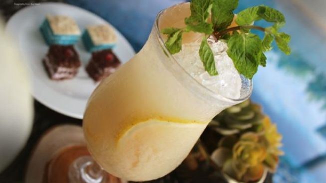 Minuman Lychee Sour (Dok Hotel Santika Premiere ICE – BSD City)